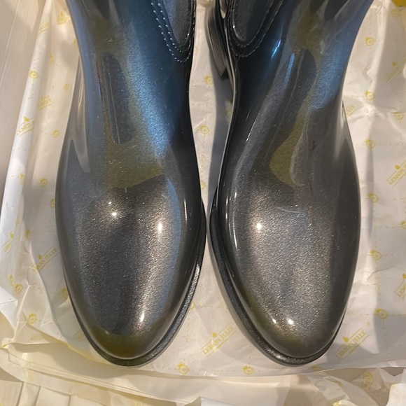 NEW! Lemon Jelly grey ankle rubber boot. So stylish. Size 37. Never worn! - Picture 5 of 7